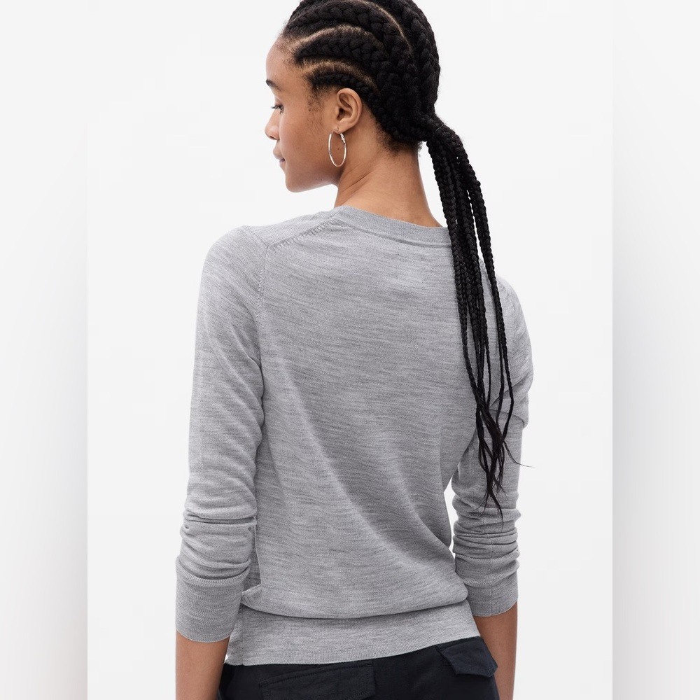 GAP 100% Merino Wool Crewneck Sweater Minimalist Soft Knit Women Size S - Picture 3 of 8